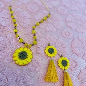 Handmade sunflower 🌻 earrings and necklace!